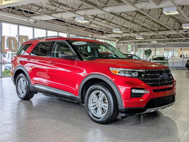 Used 2020 Ford Explorer XLT w/ Equipment Group 202A AWD/4WD image 2