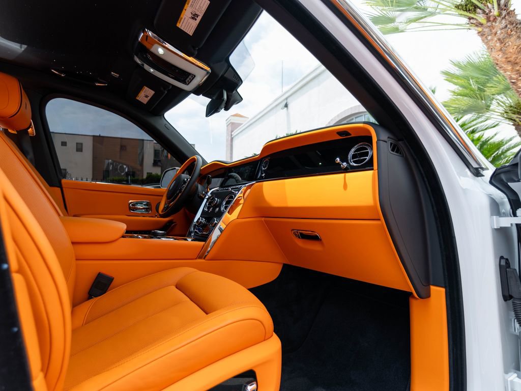 Used 2025 Rolls-Royce Cullinan AWD/4WD image 17