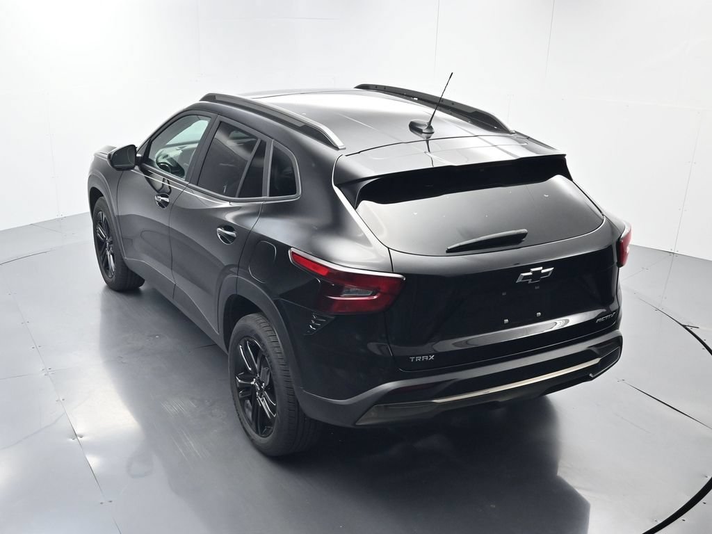 Used 2026 Chevrolet Trax ACTIV w/ Sunroof Package FWD image 32