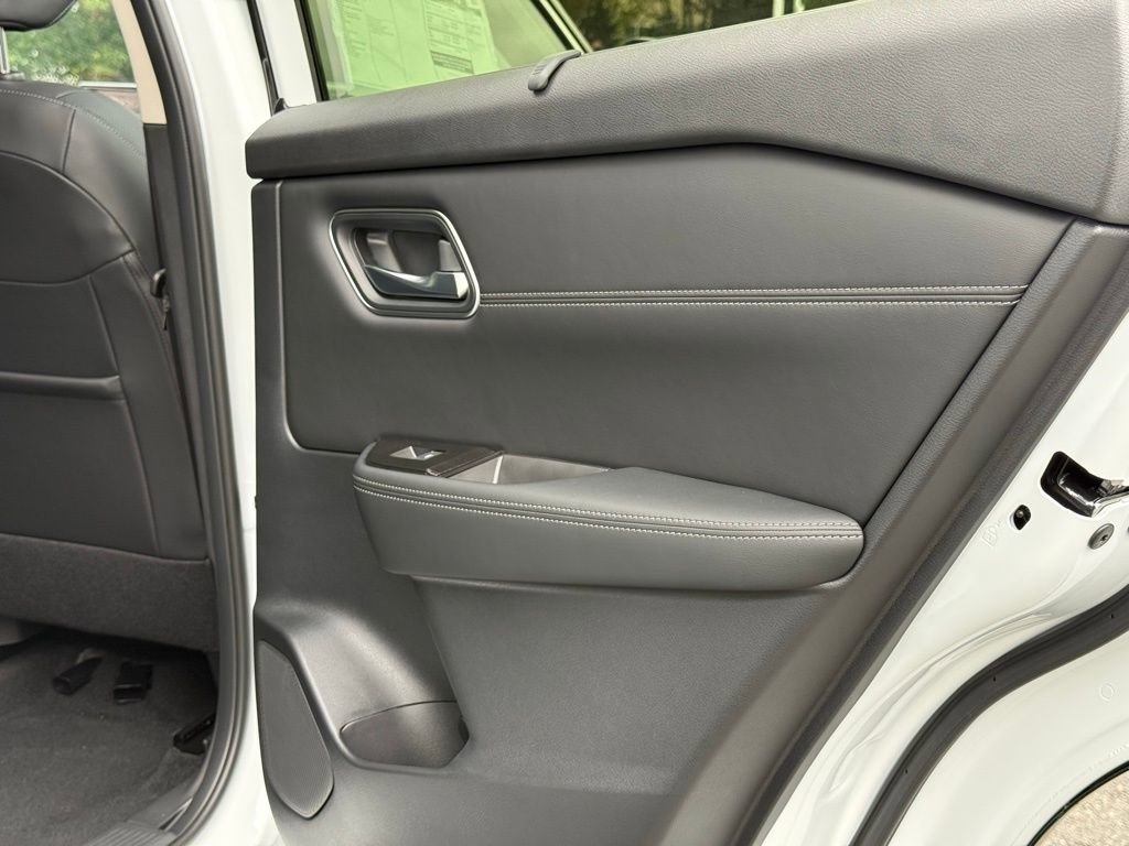 New 2026 Nissan Rogue Platinum image 23