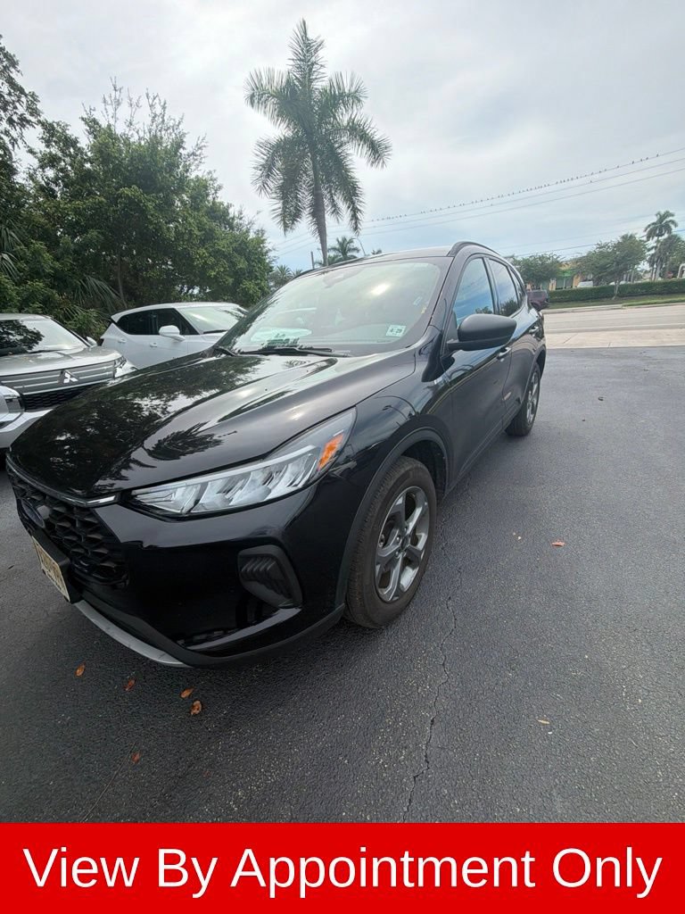 Used 2025 Ford Escape ST-Line AWD/4WD image 1