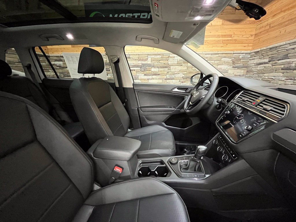 Used 2020 Volkswagen Tiguan SE w/ Panoramic Sunroof Package AWD/4WD image 25