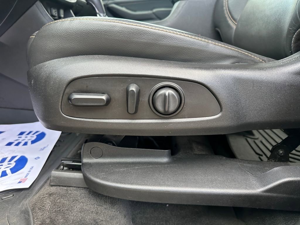 Used 2020 Chevrolet Traverse LT w/ LT Premium Package image 16
