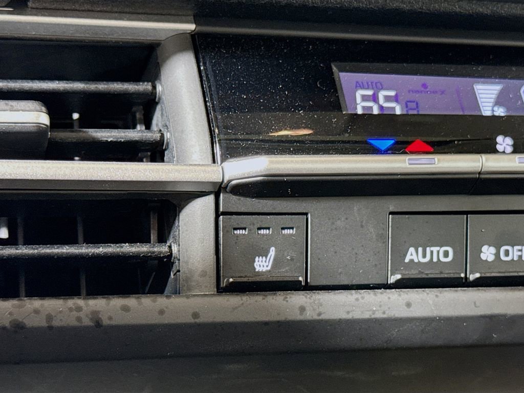 Used 2025 Toyota Sienna XLE image 18