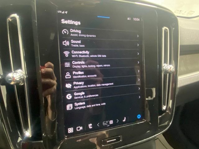 Certified 2025 Volvo XC40 B5 Core image 23