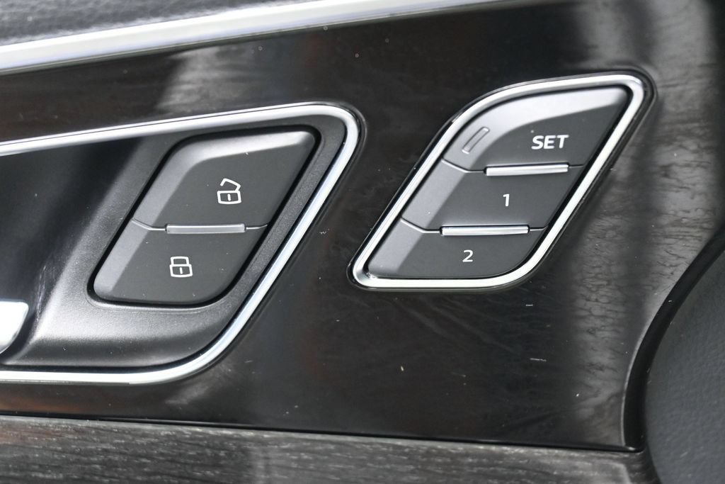 Used 2018 Audi Q7 3.0T Premium Plus AWD/4WD image 14