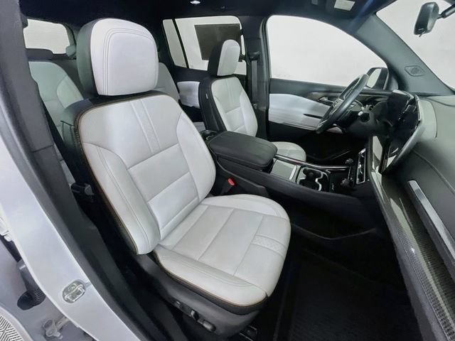 Used 2025 Chevrolet Traverse High Country FWD image 31