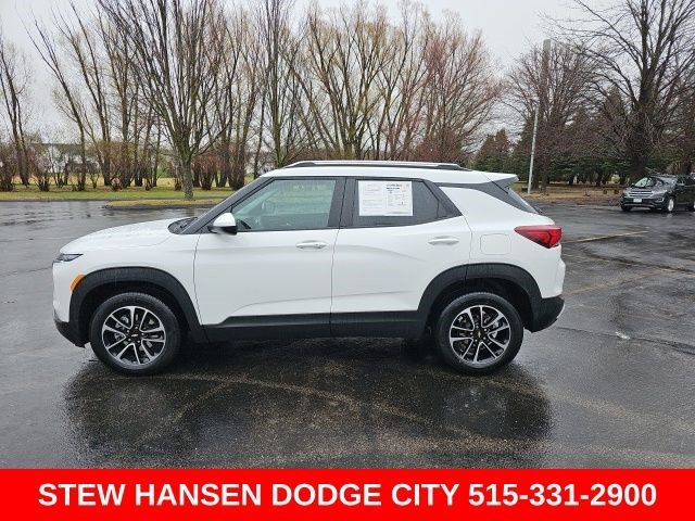 Used 2025 Chevrolet TrailBlazer LT AWD/4WD image 1