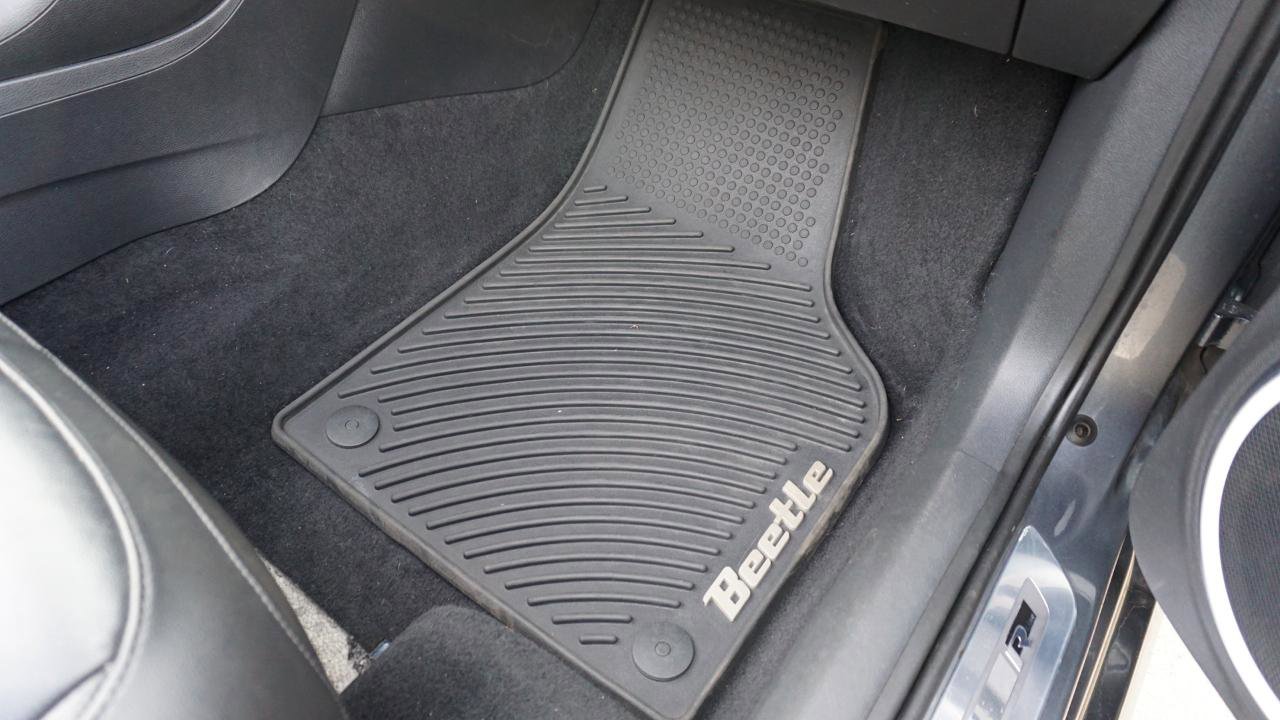 Used 2014 Volkswagen Beetle R-Line image 23