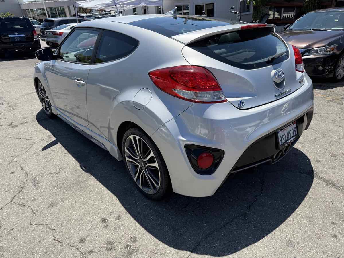 Used 2016 Hyundai Veloster Turbo FWD image 4