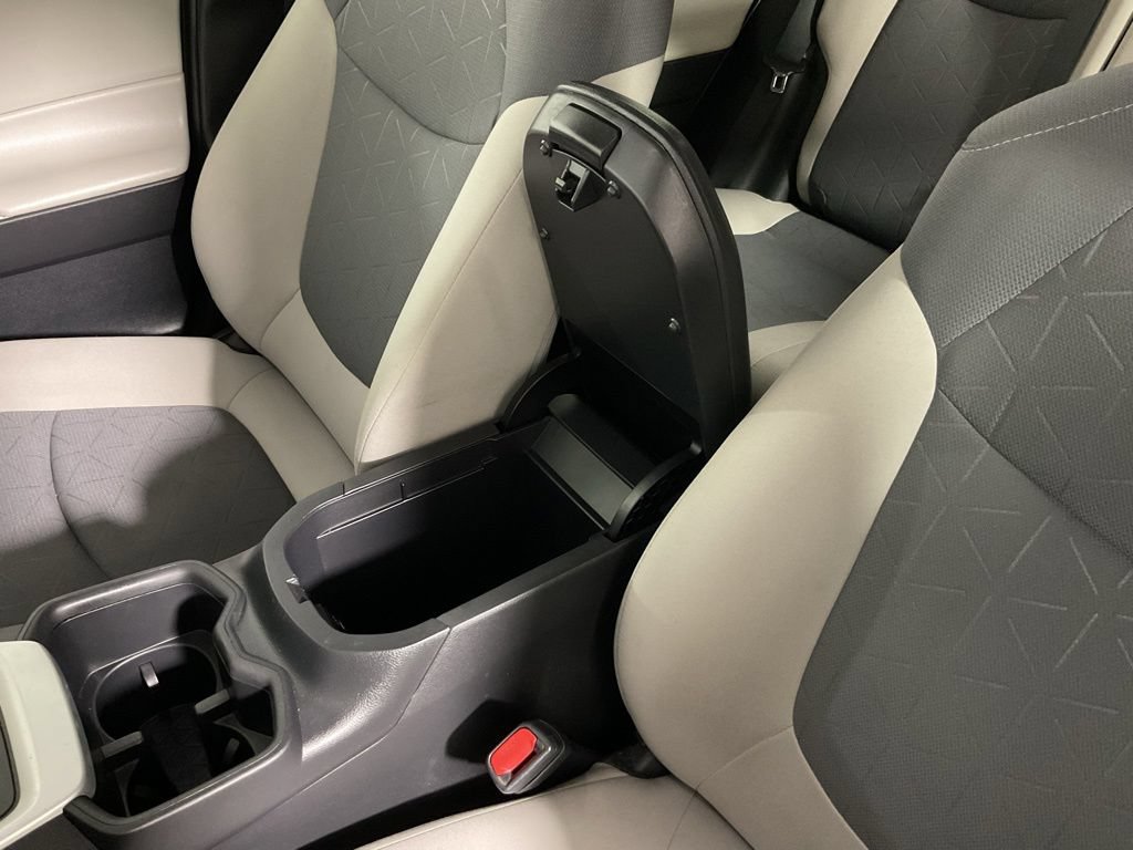 Used 2022 Toyota RAV4 XLE AWD/4WD image 30