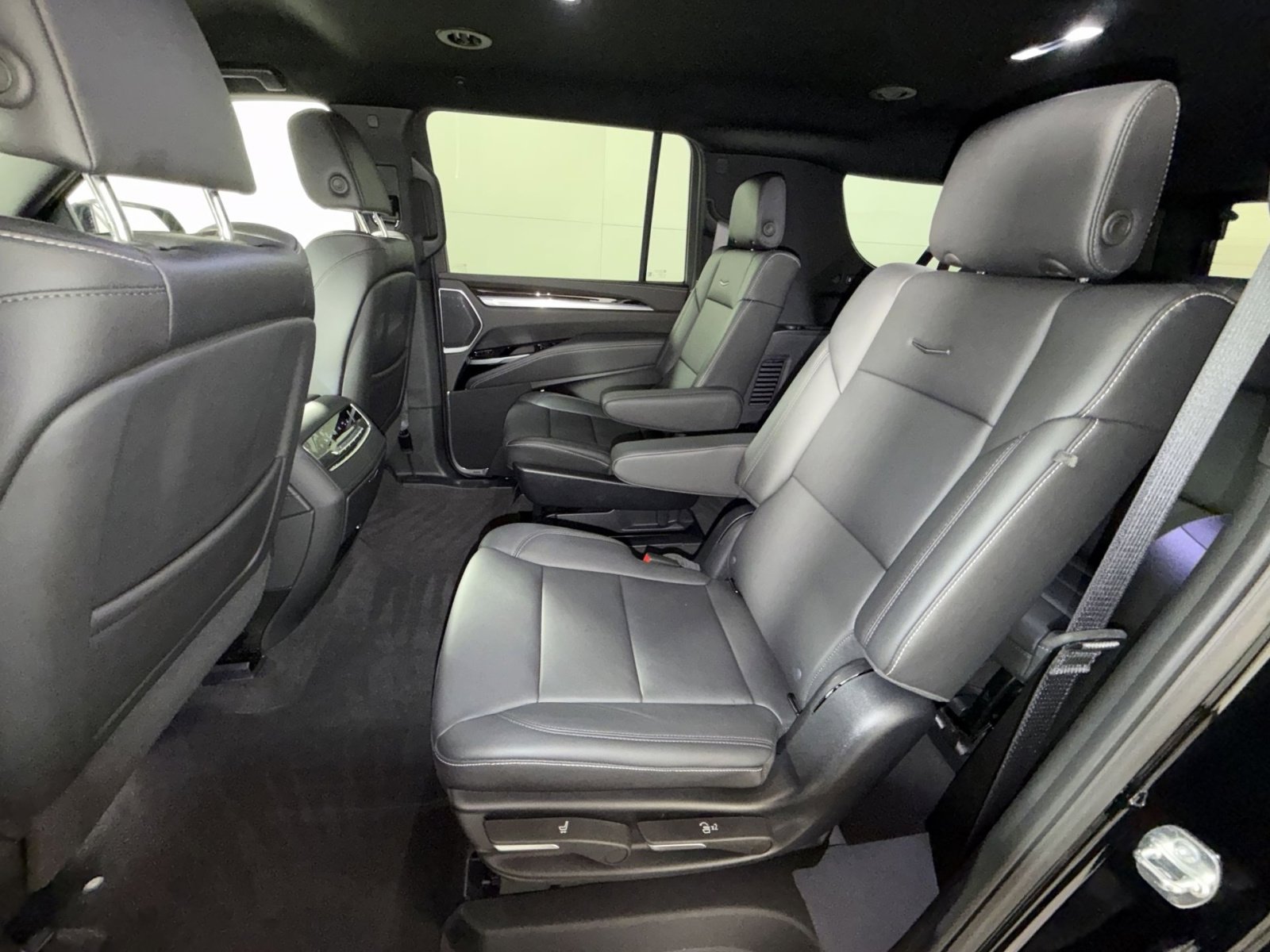 Used 2025 Cadillac Escalade ESV Luxury image 24