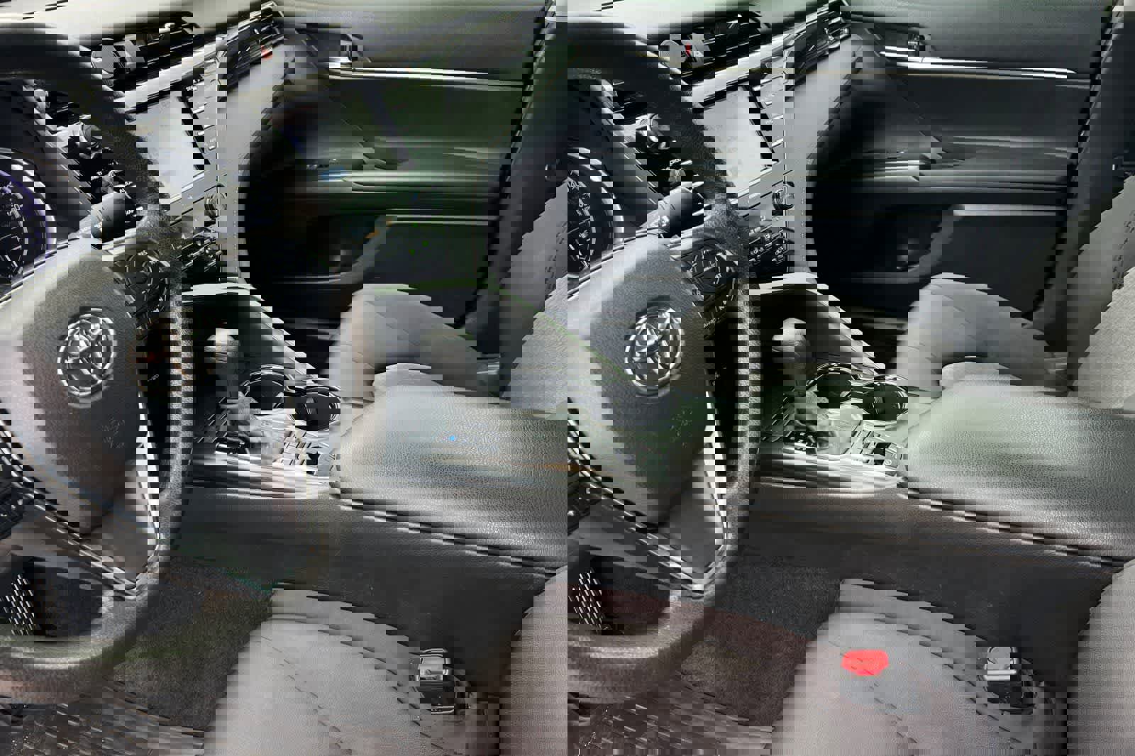 Used 2020 Toyota Camry LE image 14