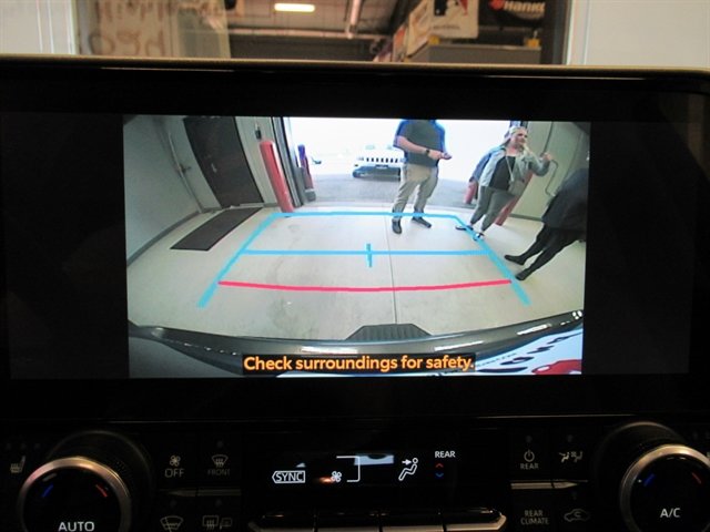 Used 2024 Toyota Highlander XLE image 24