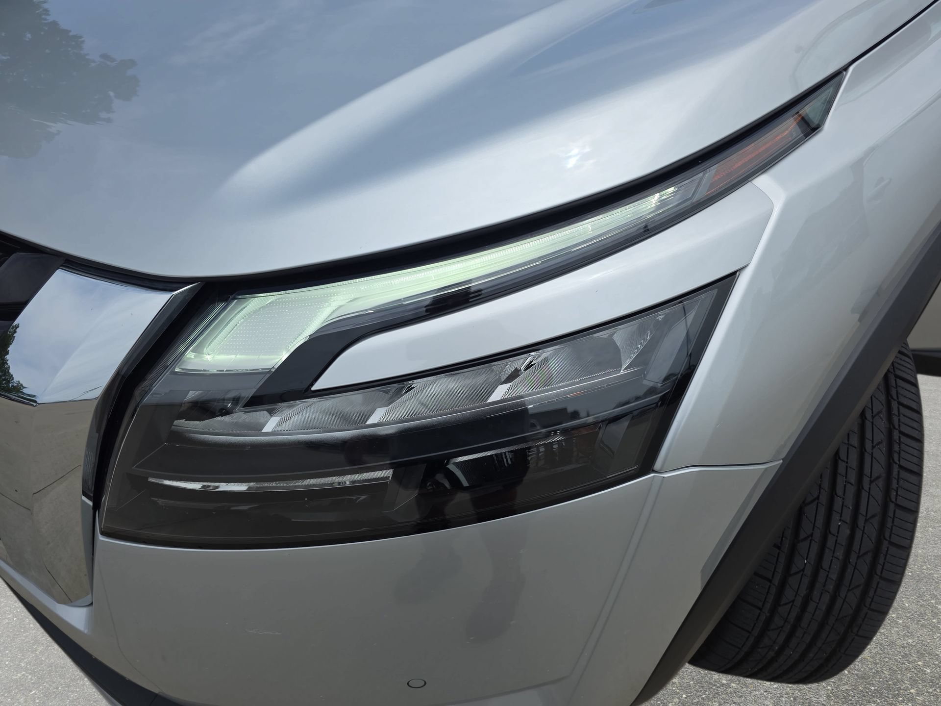 Used 2025 Nissan Pathfinder SL FWD image 29