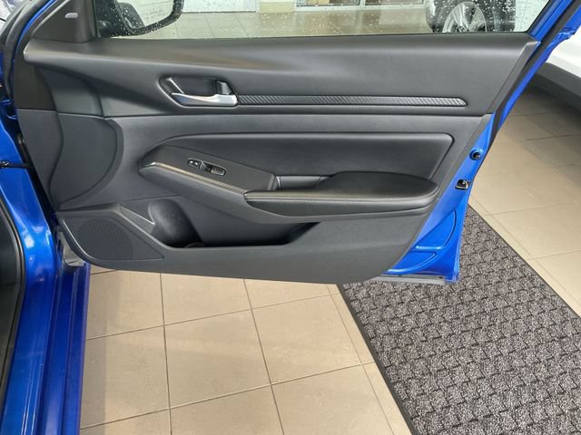Used 2025 Nissan Altima 2.5 SV FWD image 39