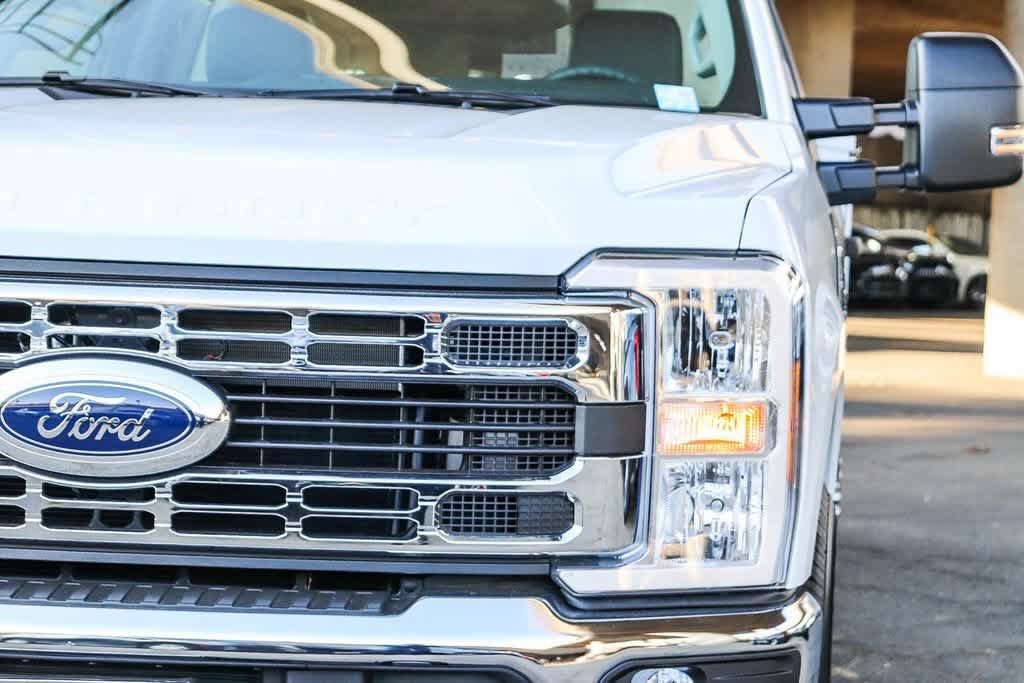 New 2026 Ford F350 XL w/ XL Chrome Package RWD image 4