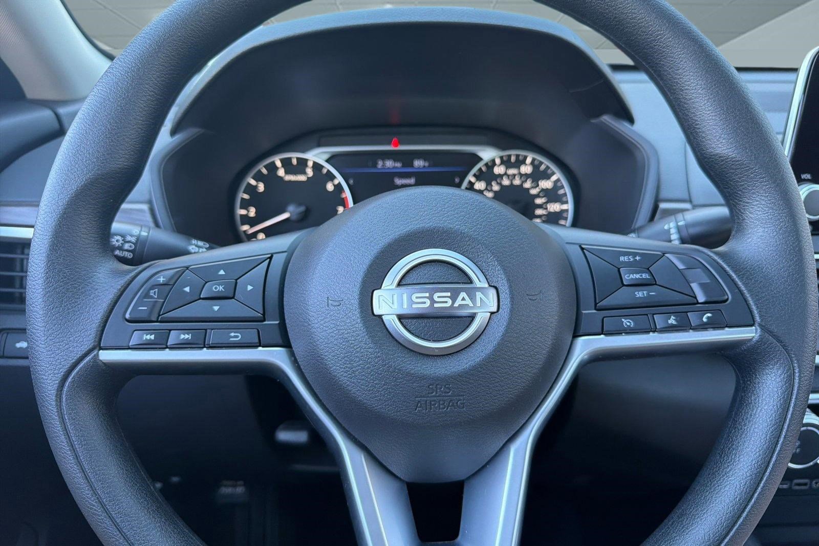 Used 2025 Nissan Altima 2.5 SV image 14