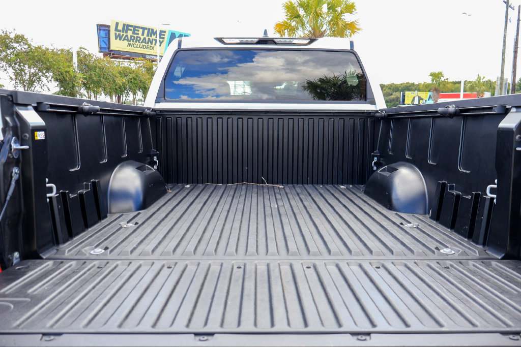 Used 2025 Toyota Tundra SR5 w/ SR5 Premium Package AWD/4WD image 28