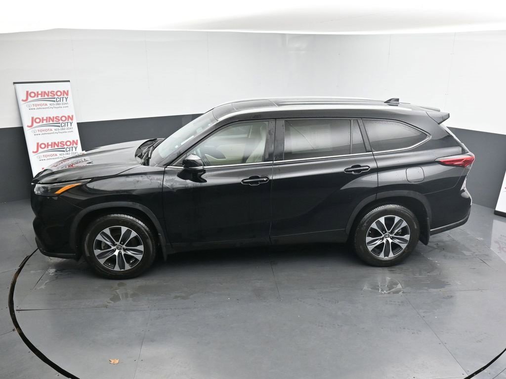 Used 2023 Toyota Highlander XLE image 35