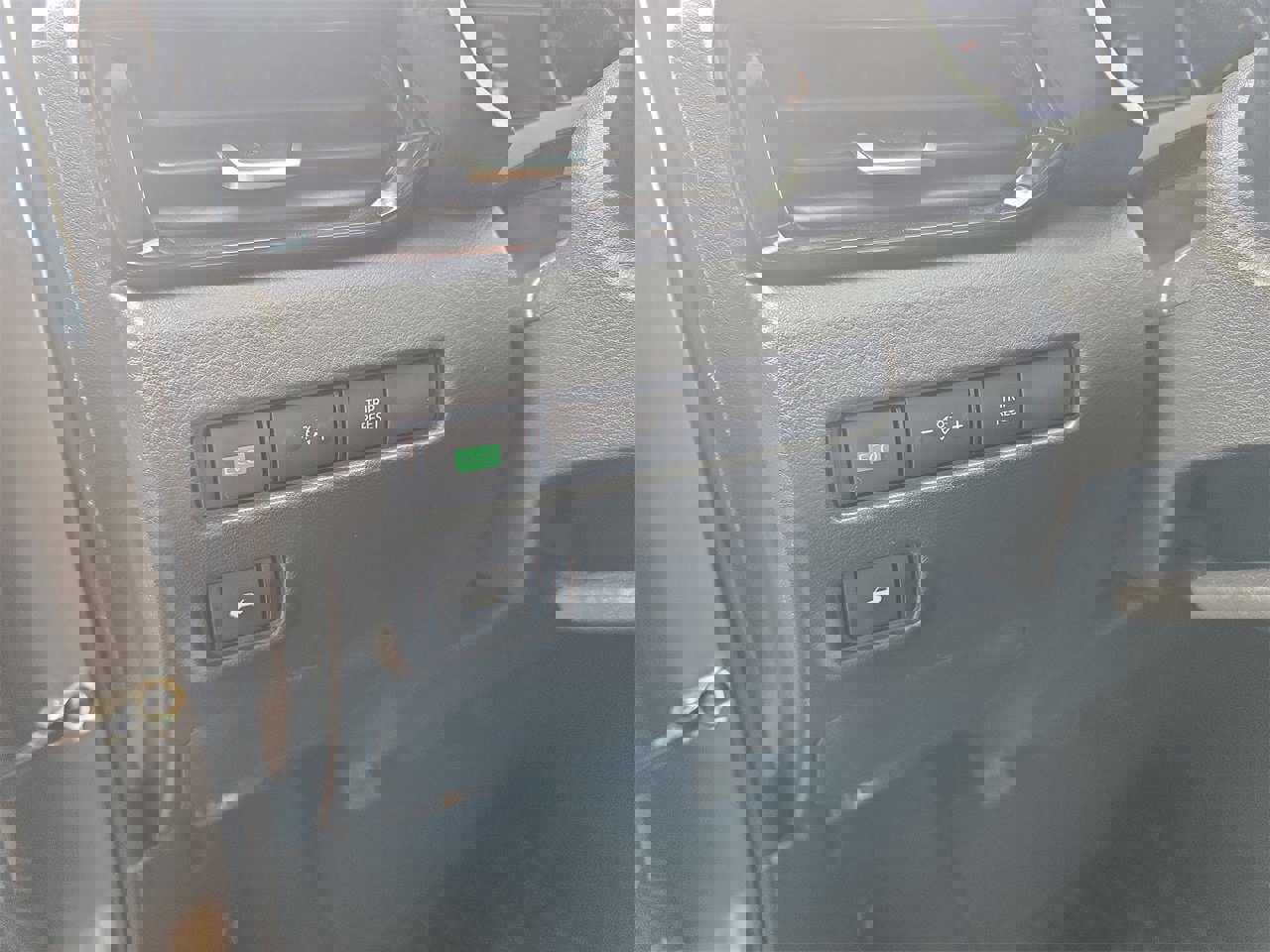 Used 2025 Nissan Sentra SV image 8