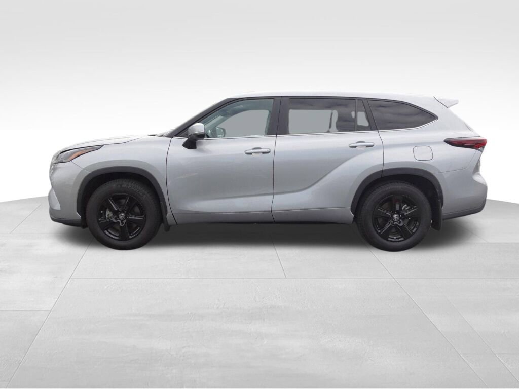 Certified 2024 Toyota Highlander LE image 7