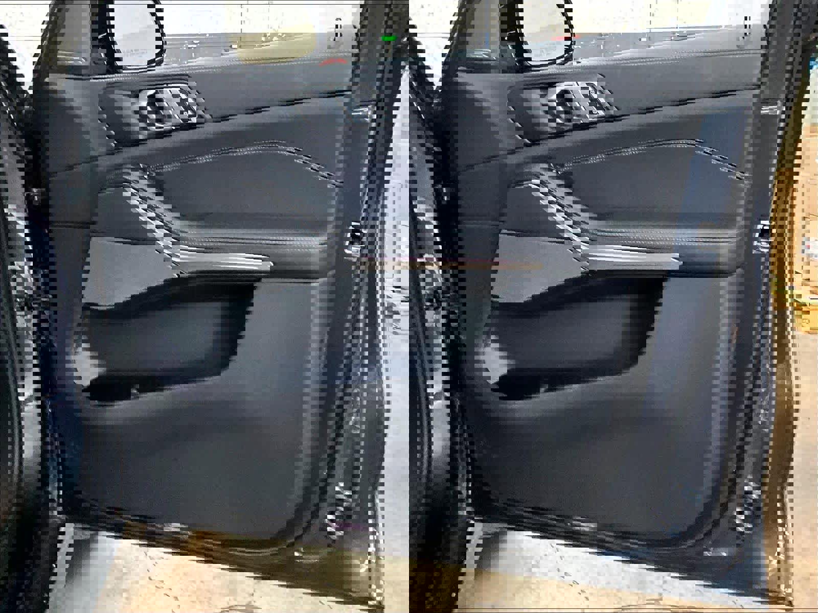 Used 2022 BMW X5 M50i w/ Executive Package image 25