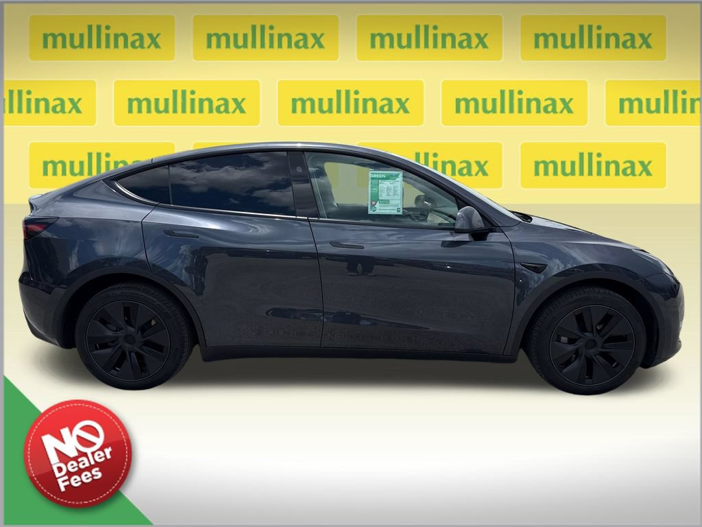 Used 2025 Tesla Model Y Long Range AWD/4WD image 2