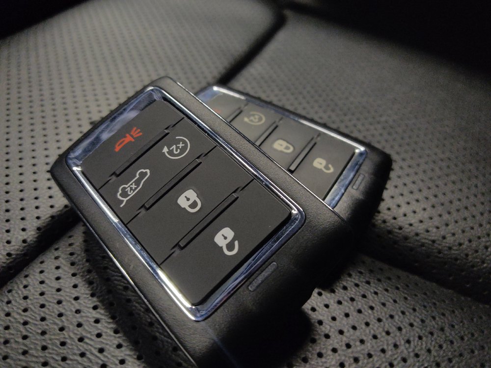 Used 2023 Jeep Grand Cherokee Limited w/ Luxury Tech Group II AWD/4WD image 32