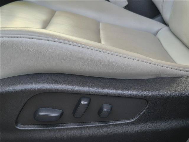 Used 2022 Cadillac XT4 Premium Luxury w/ Enhanced Visibility Package FWD image 4