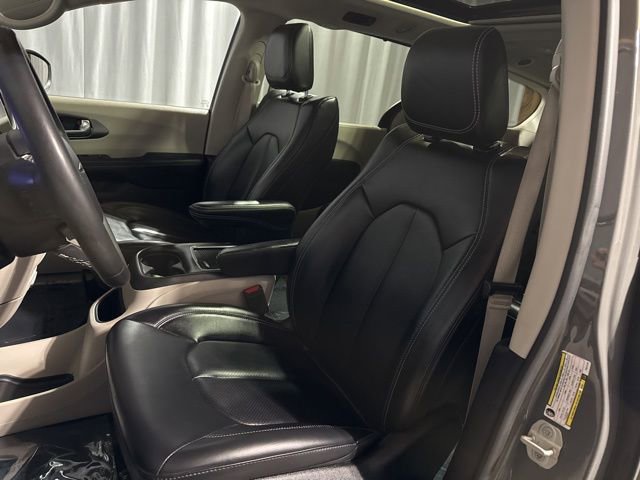 Used 2023 Chrysler Pacifica Touring-L image 12