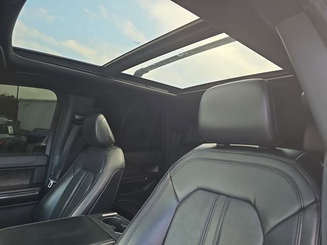 Used 2021 Ford Expedition Limited image 18