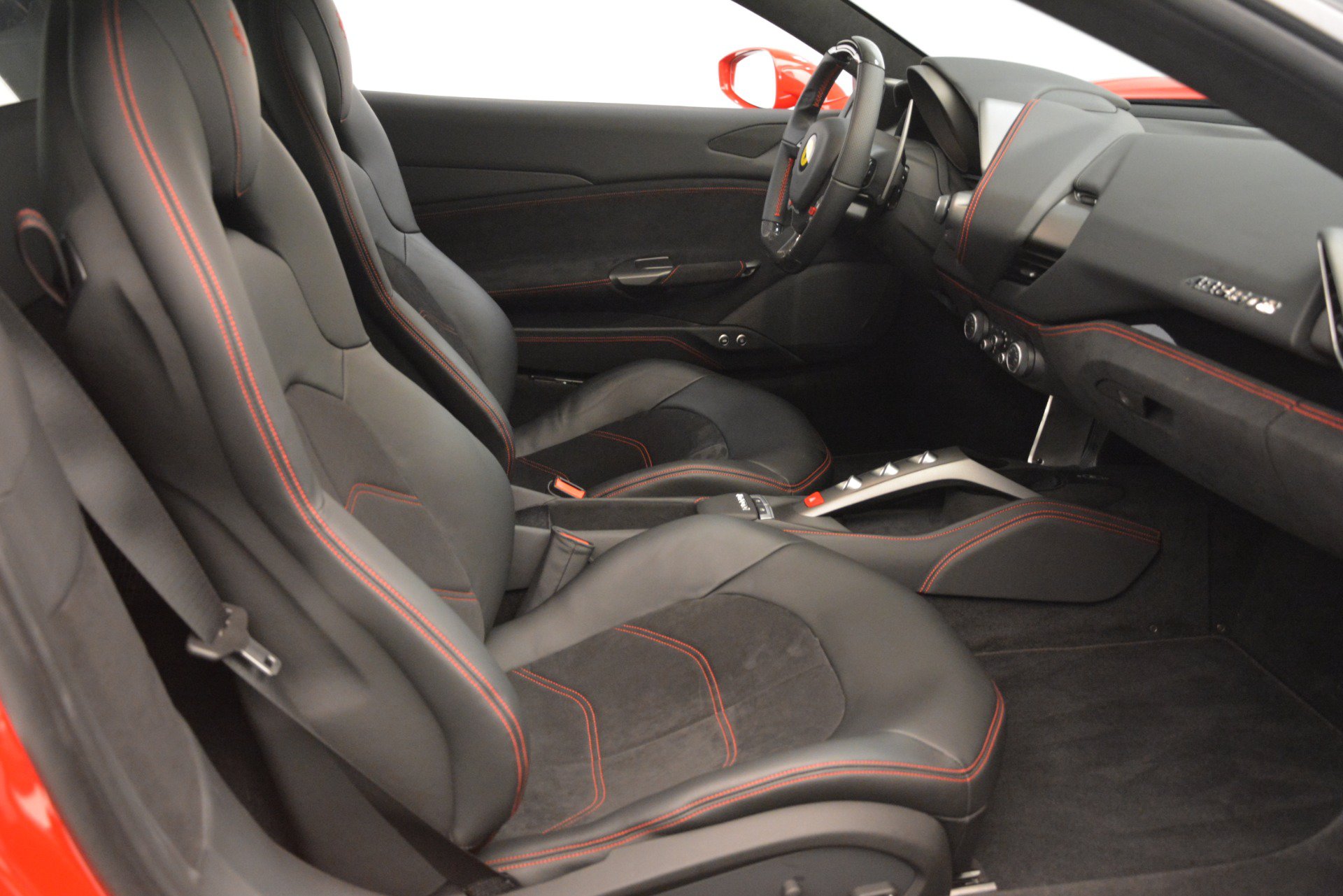 Certified 2018 Ferrari 488 GTB RWD image 18