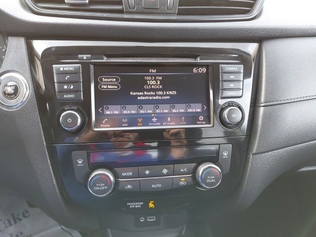 Used 2018 Nissan Rogue SV image 15