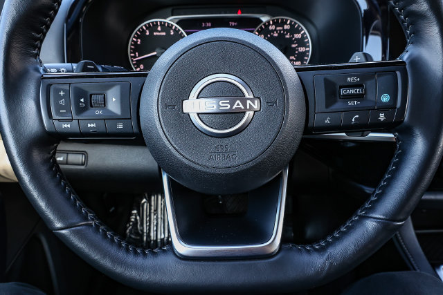 Used 2025 Nissan Pathfinder SL FWD image 25