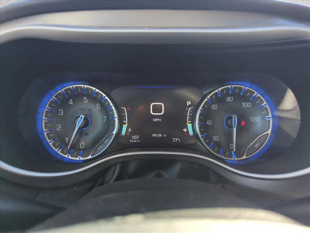 Used 2022 Chrysler Pacifica Touring-L image 6