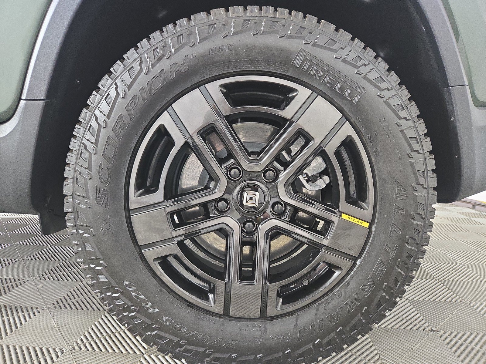 Used 2024 Rivian R1T Adventure AWD/4WD image 10