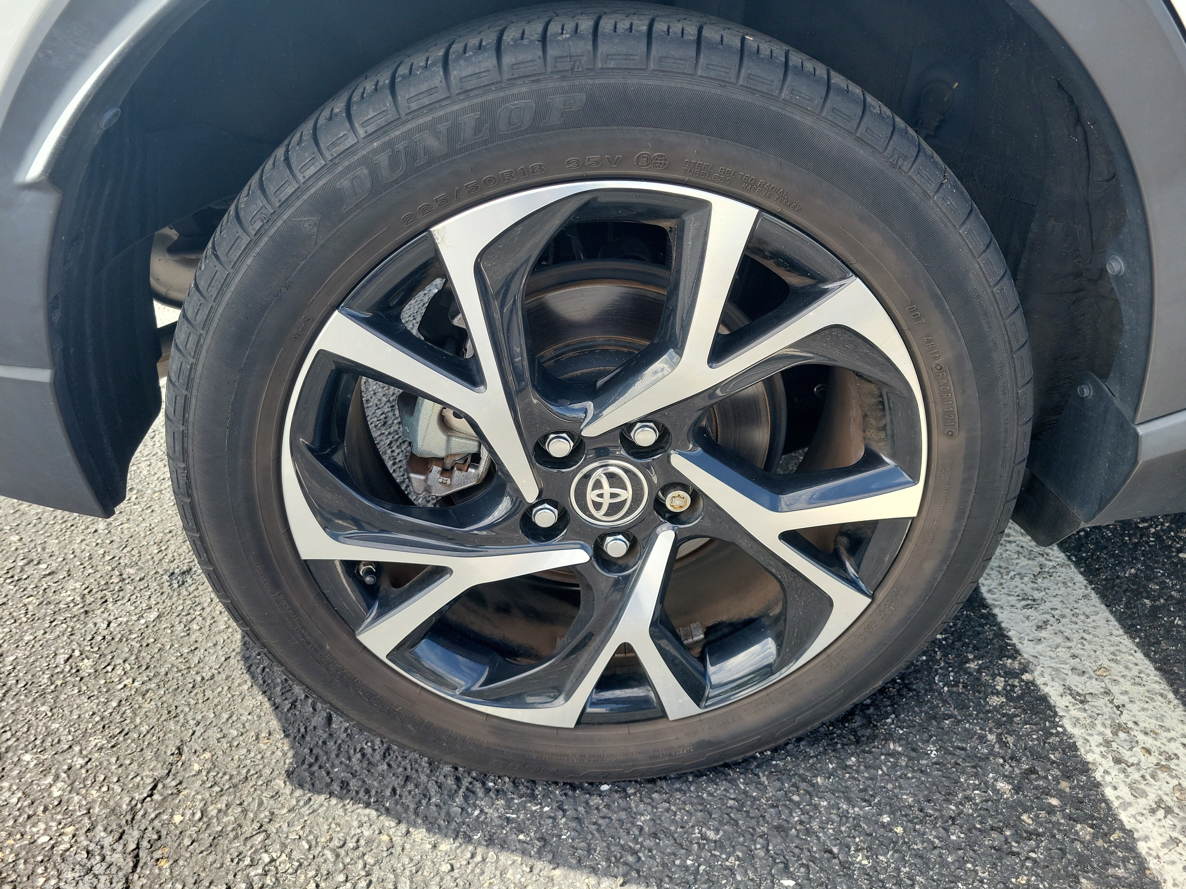 Used 2021 Toyota C-HR XLE FWD image 7