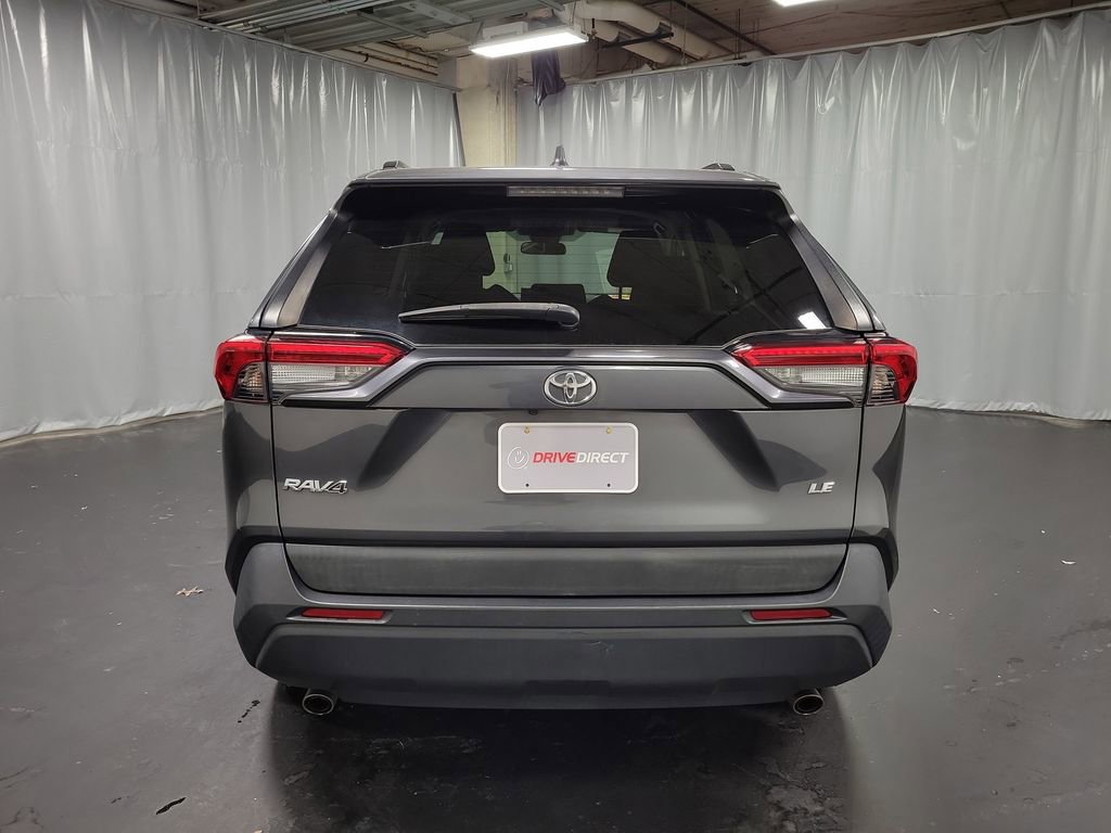Used 2021 Toyota RAV4 LE image 7