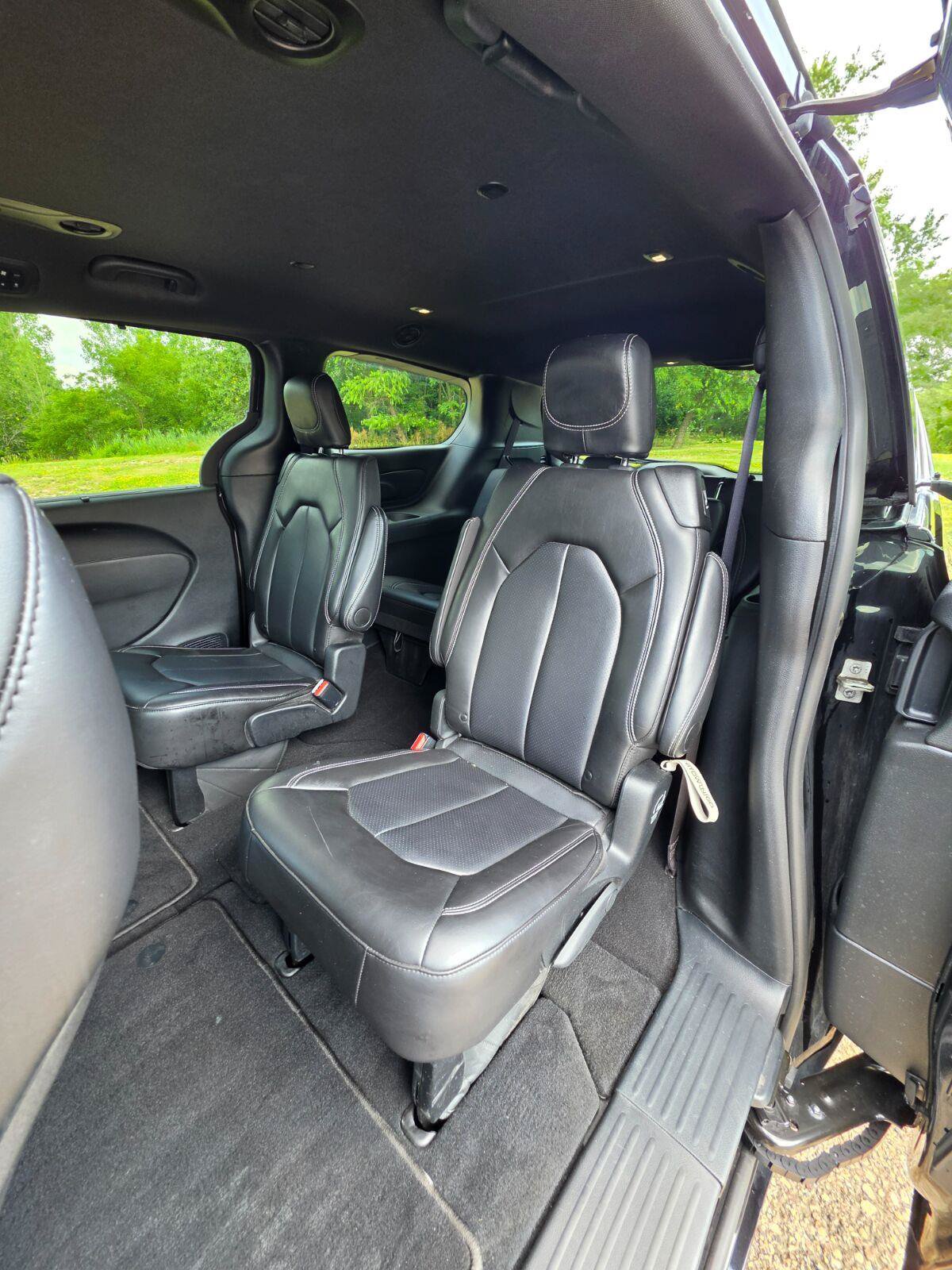 Used 2025 Chrysler Pacifica Select FWD image 10