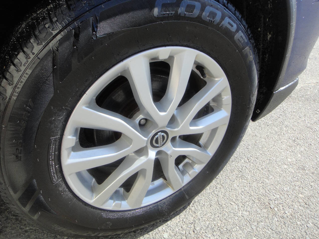 Used 2017 Nissan Rogue SV w/ SV Premium Package AWD/4WD image 19