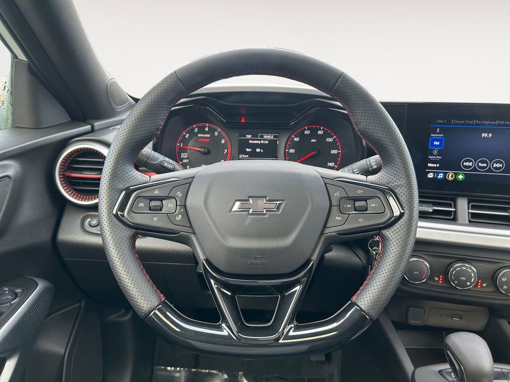 Used 2025 Chevrolet Trax RS w/ Sunroof Package FWD image 14