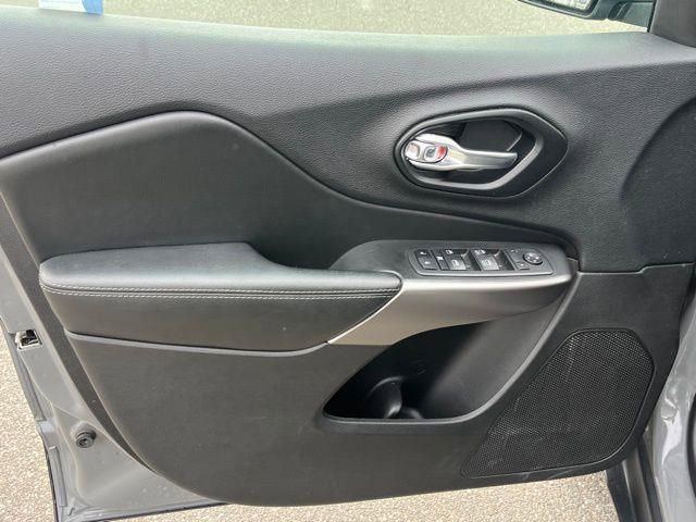 Used 2021 Jeep Cherokee Latitude Lux image 14