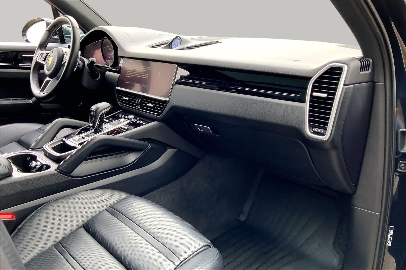 Used 2022 Porsche Cayenne AWD/4WD image 17