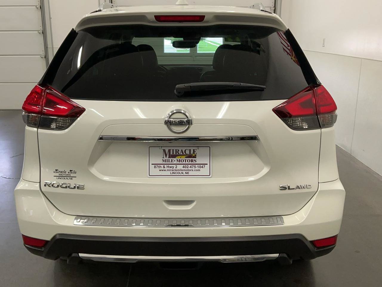 Used 2017 Nissan Rogue SL w/ SL Premium Package AWD/4WD image 5