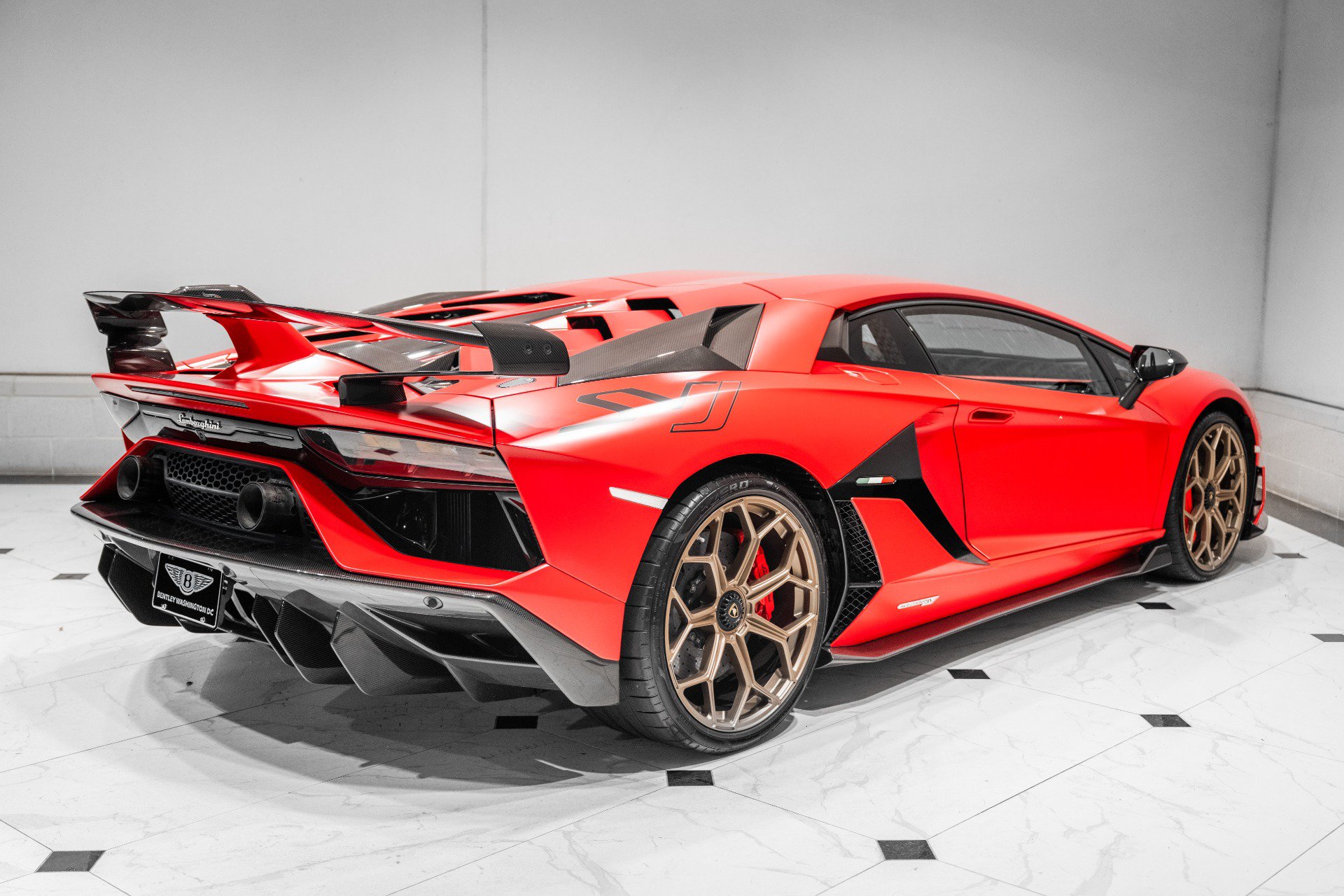 Used 2021 Lamborghini Aventador SVJ AWD/4WD image 9