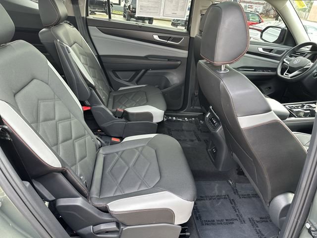 Certified 2023 GMC Acadia SLT w/ Preferred Package image 32