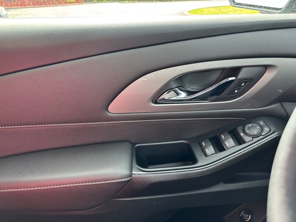 Used 2023 Chevrolet Traverse LT w/ LPO, Floor Liner Package FWD image 29