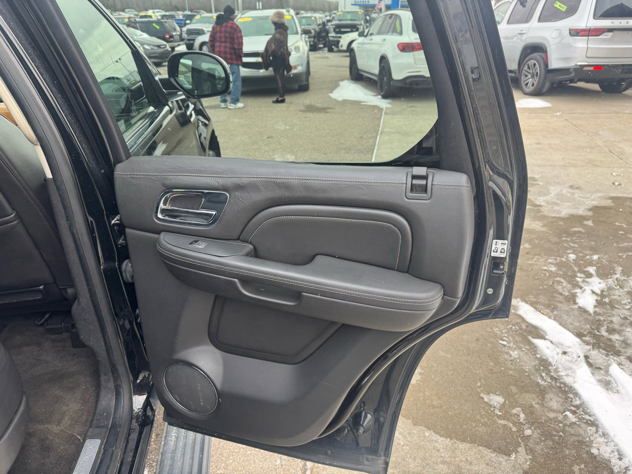 Used 2014 Cadillac Escalade Platinum image 16