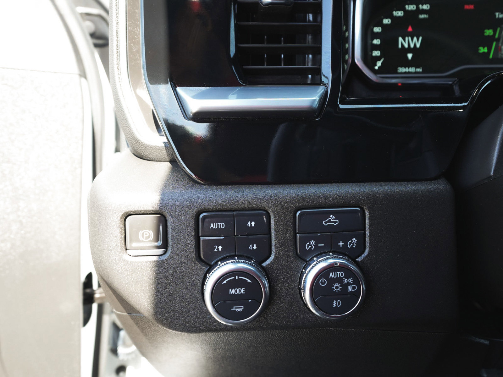 Used 2023 GMC Sierra 1500 Elevation w/ Preferred Package AWD/4WD image 16